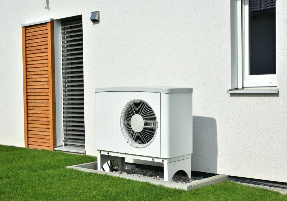 Air-air,Heat,Pump,For,Heating,And,Hot,Water,In,Front